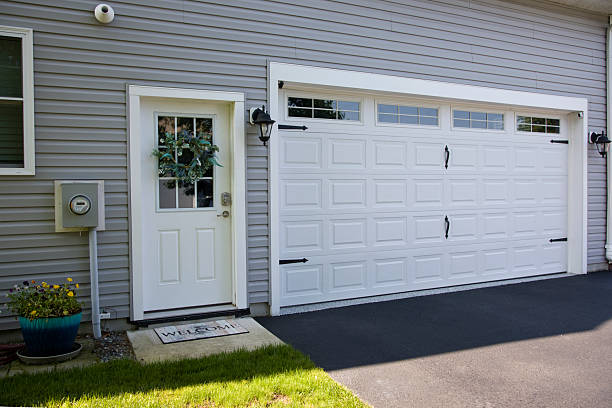 24/7 Emergency Garage Door Panel Replacement experts in Pikesville, MD